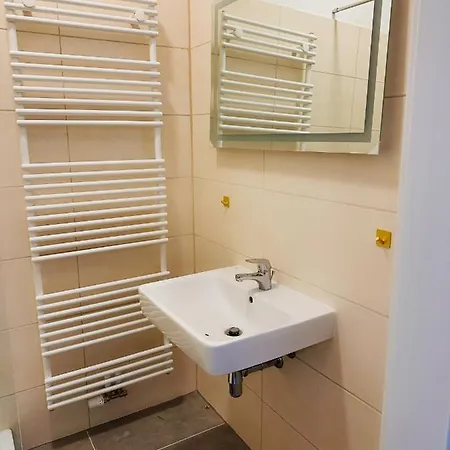 Wohngut-city Apt. 1 Zi. 1 Db + 1 Ez 34 Qm Mit Parkplatz דירה *