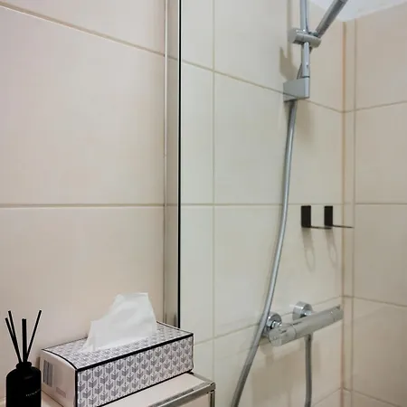 Wohngut-City Apt. 1 Zi. 1 DB + 1 EZ 34 qm mit Parkplatz *