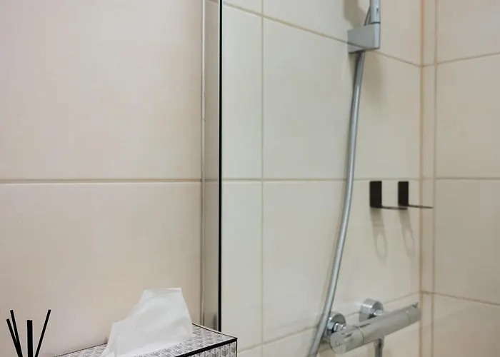 Wohngut-city Apt. 1 Zi. 1 Db + 1 Ez 34 Qm Mit Parkplatz *